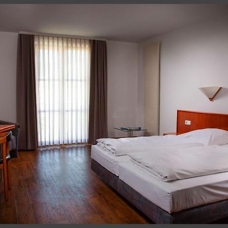 Altstadthotel Brauereigasthof Winkler Берхинг Экстерьер фото