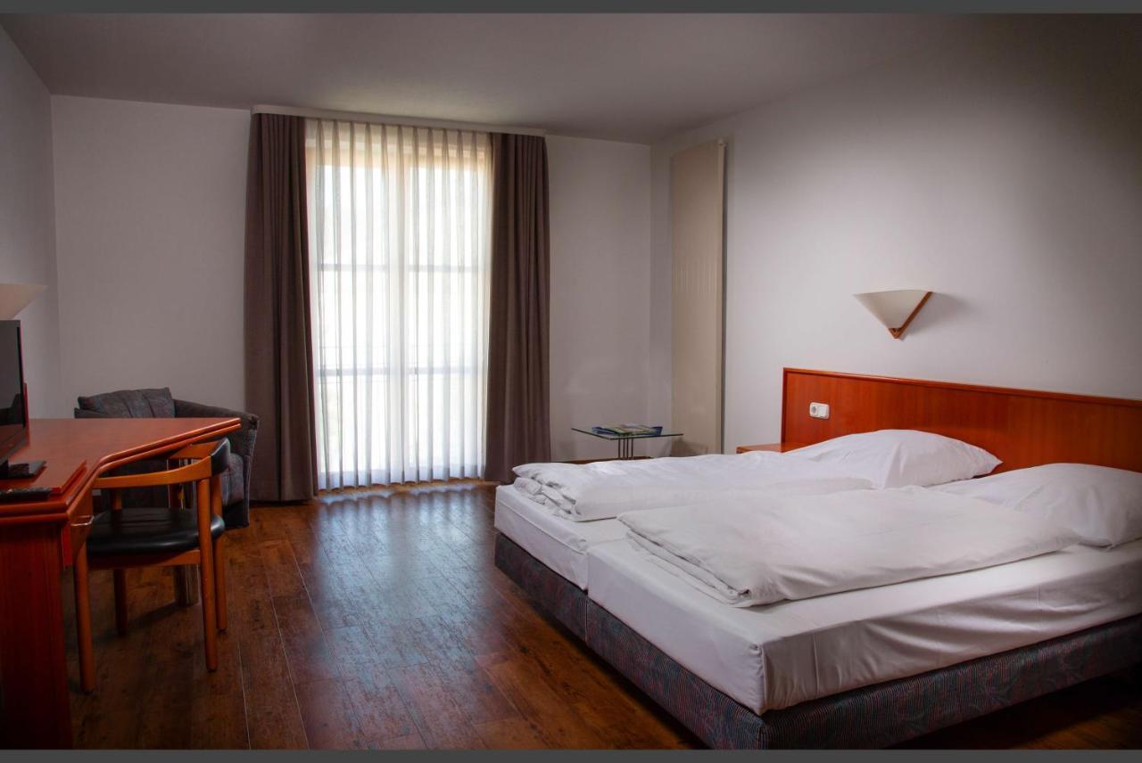 Altstadthotel Brauereigasthof Winkler Берхинг Экстерьер фото