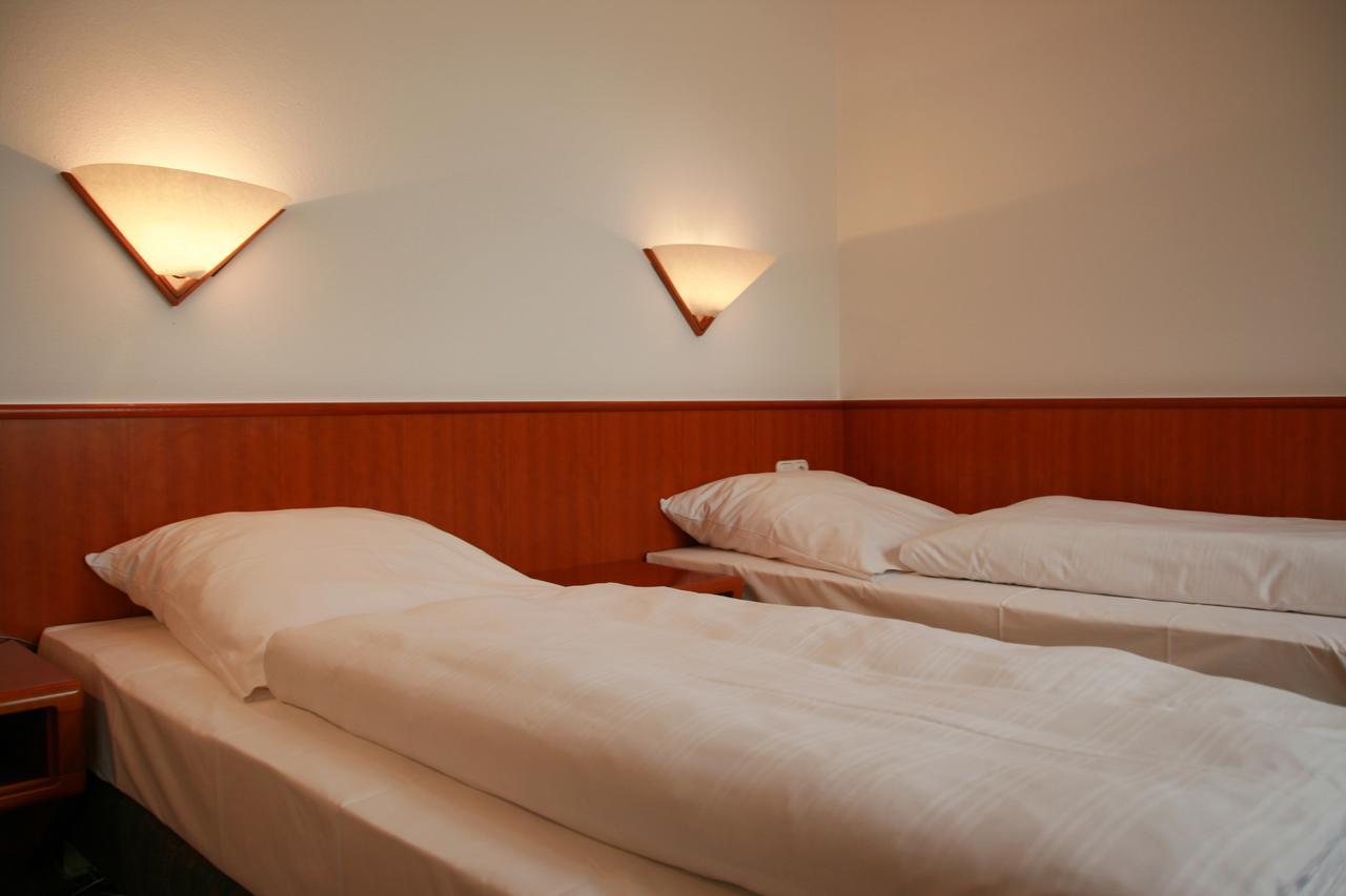 Altstadthotel Brauereigasthof Winkler Берхинг Экстерьер фото