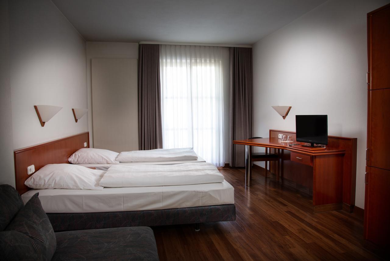 Altstadthotel Brauereigasthof Winkler Берхинг Экстерьер фото